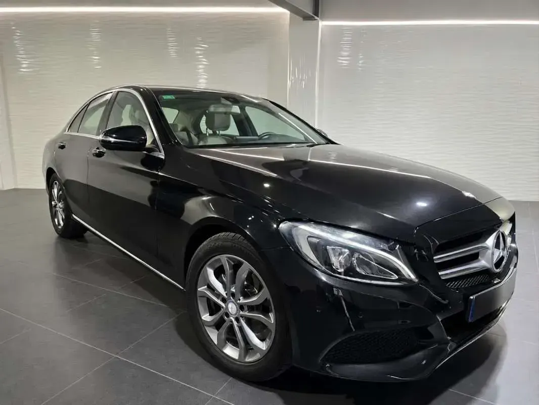 Usado Mercedes C180 156 CV (114 kW) 2017 Negro Berlina
