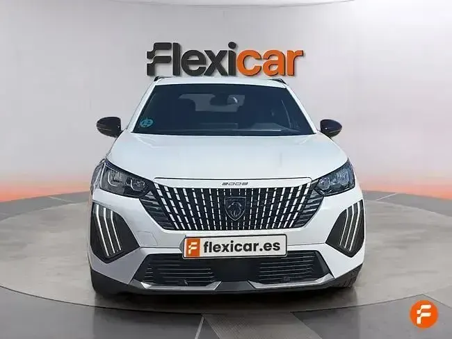 Usado Peugeot 2008 Allure 100 CV (73 kW) 2023 Blanco SUV