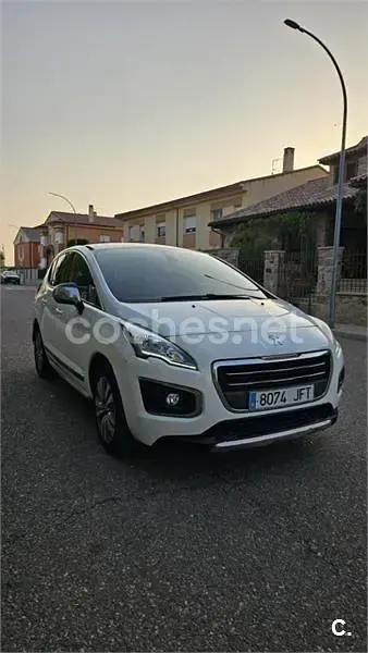 Usado Peugeot 3008 Style 120 CV (88 kW) 2015 Blanco Familiar