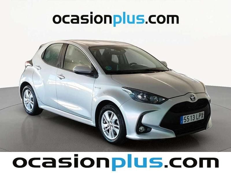 Usado Toyota Yaris Hybrid Business Edition 116 CV (85 kW) 2021 Plateado Utilitario