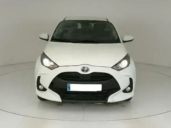 Begagnad Toyota Yaris Hybrid Active 116 HK (85 kW) 2022 Vit Halvkombi
