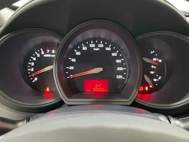 Usado Kia Rio 84 CV (61 kW) 2017 Gris Berlina