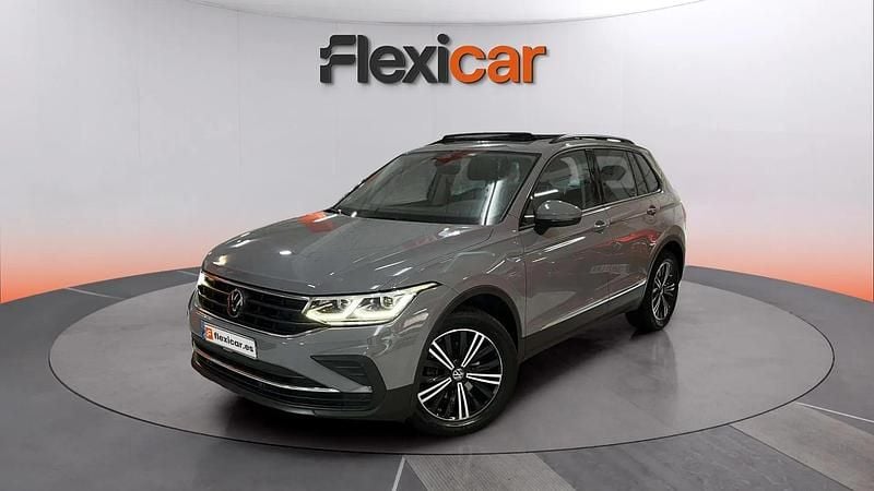 Usado VW Tiguan Life 150 CV (110 kW) 2022 Gris SUV