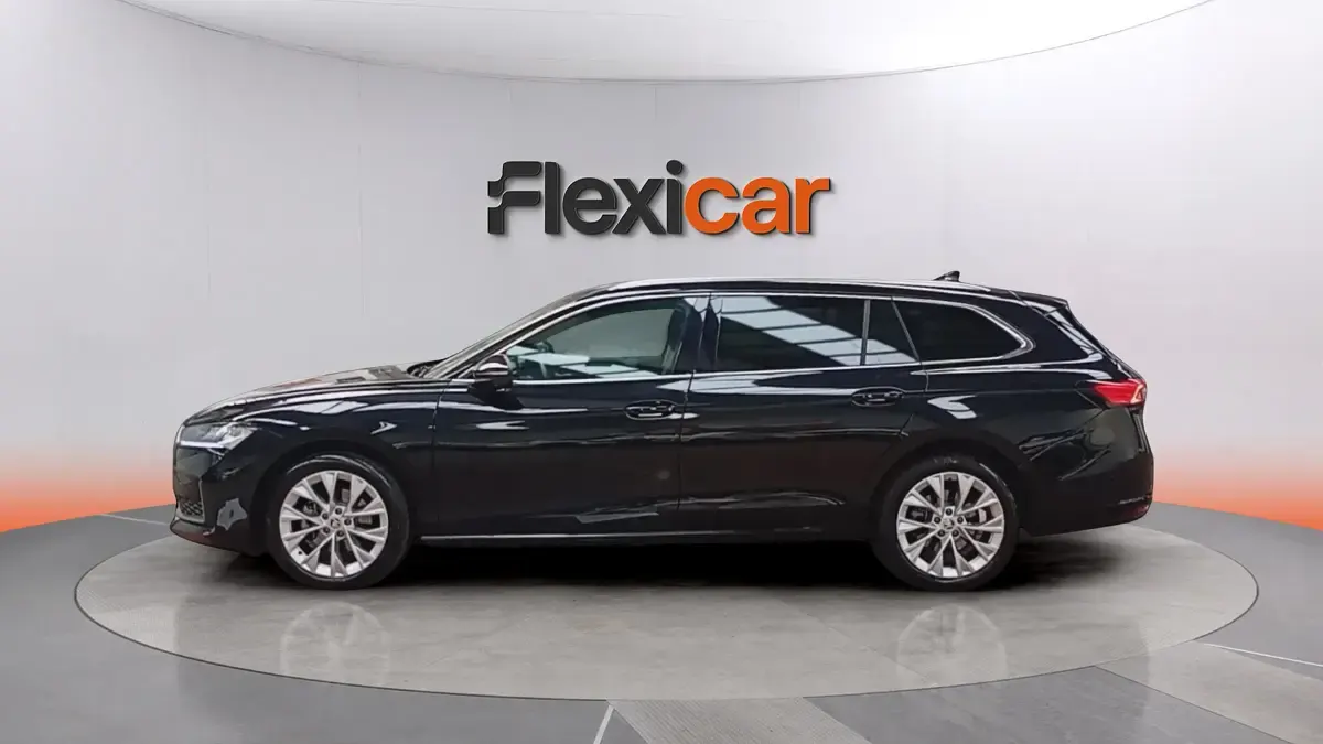 Usado Skoda Superb Selection 150 CV (110 kW) 2024 Negro Familiar