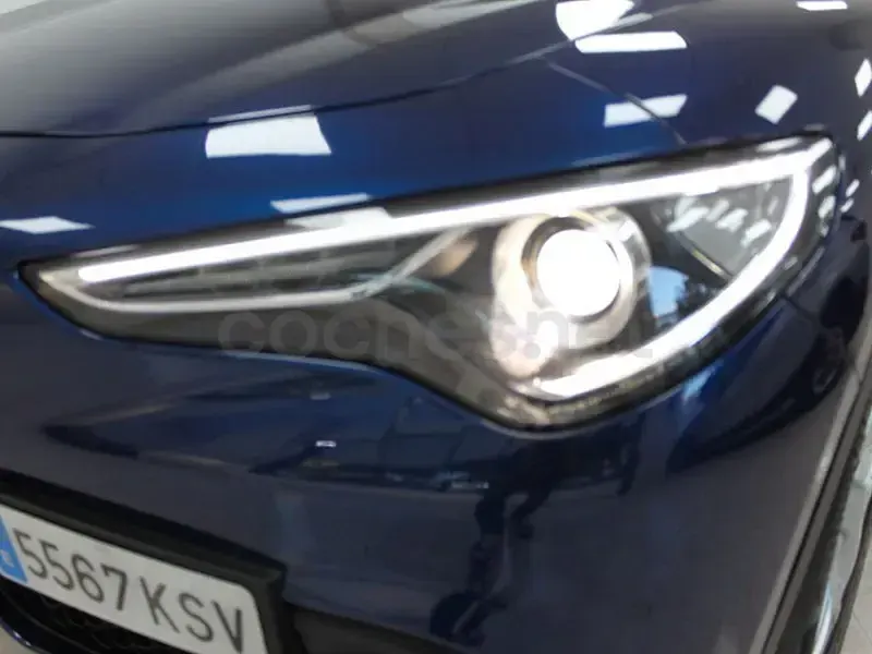 Usado Alfa Romeo Stelvio Executive 190 CV (139 kW) 2019 Azul SUV