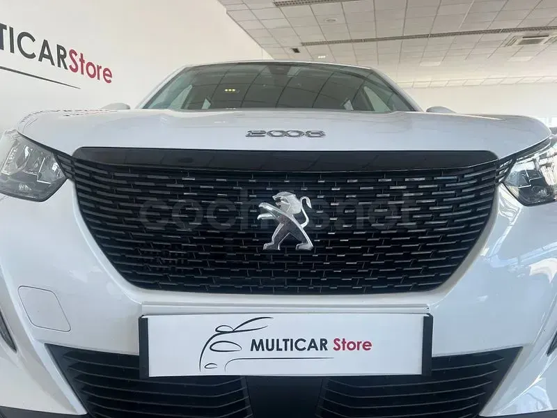 Usado Peugeot 2008 Active 110 CV (80 kW) 2022 Blanco SUV