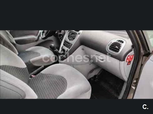 Usado Citroën Xsara Picasso Exclusive 92 CV (67 kW) 2009 Beige Monovolumen