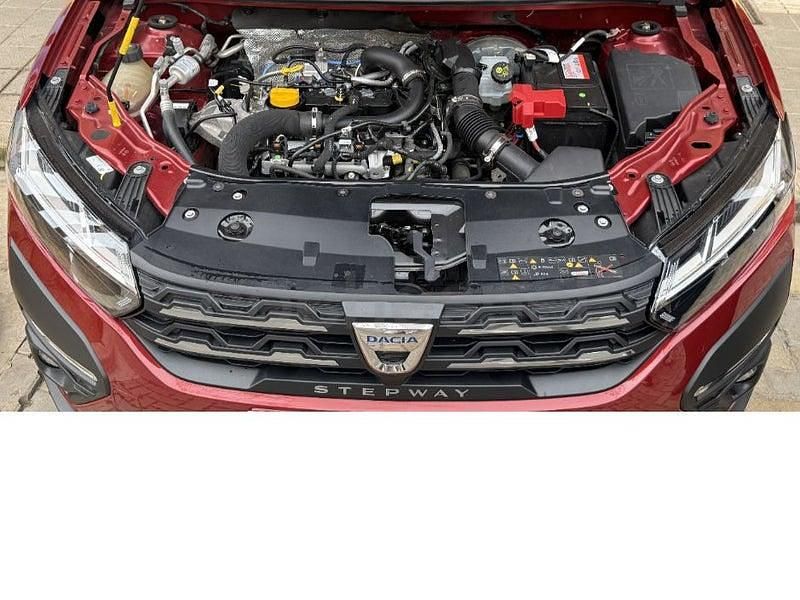 Usado Dacia Sandero Comfort 91 CV (66 kW) 2022 Granate Berlina