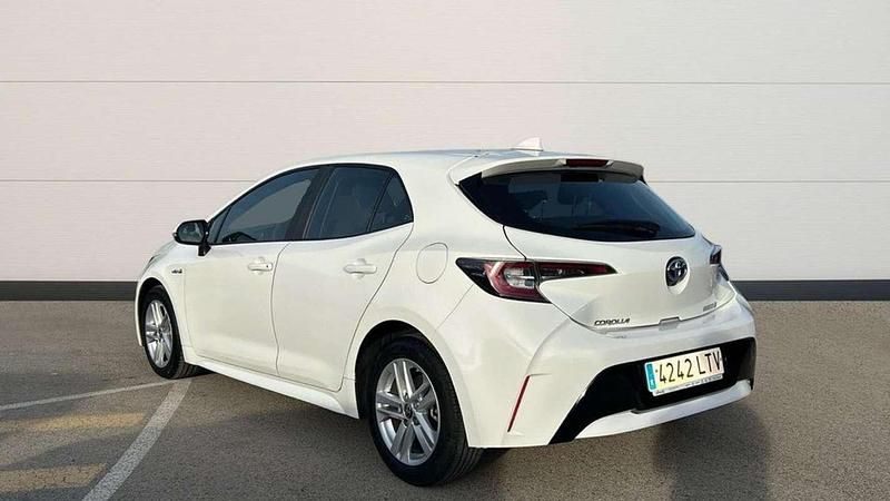 Usado Toyota Corolla Active 122 CV (89 kW) 2021 Blanco Berlina