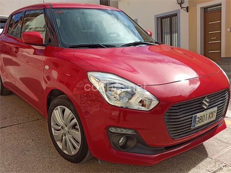 Usado Suzuki Swift 90 CV (66 kW) 2018 Rojo Berlina
