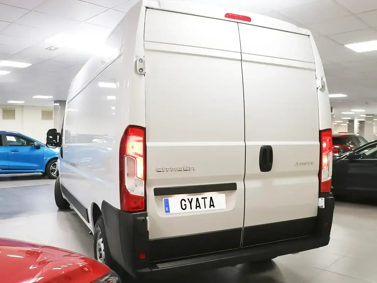 Usado Citroën Jumper 140 CV (102 kW) 2025 Blanco Monovolumen