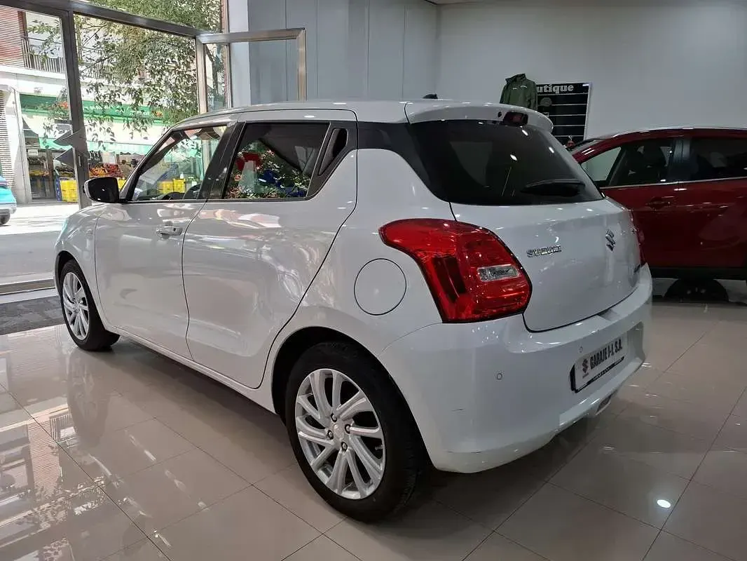 Usado Suzuki Swift 83 CV (61 kW) 2022 Utilitario