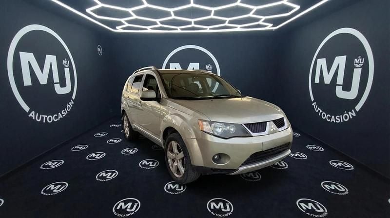 Usado Mitsubishi Outlander Intense+ 140 CV (102 kW) 2008 Beige SUV
