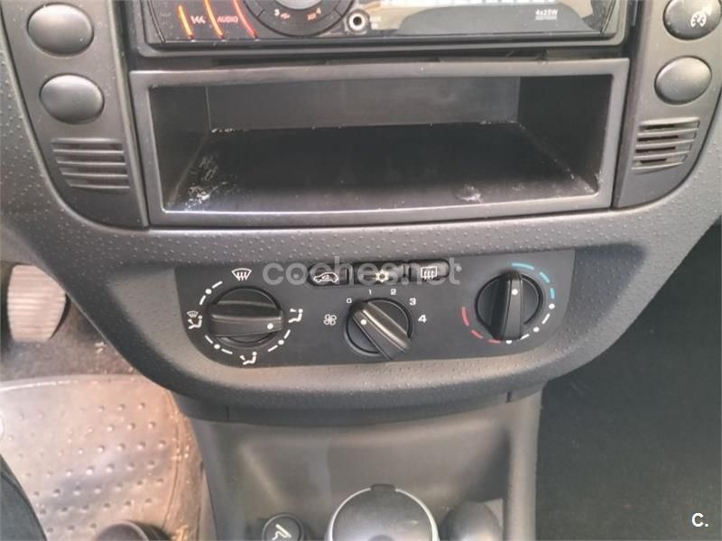 Gris / plata Usado 2003 Citroën C3 Utilitario | 2800 € (Un poco caro) - Imagen 1/4