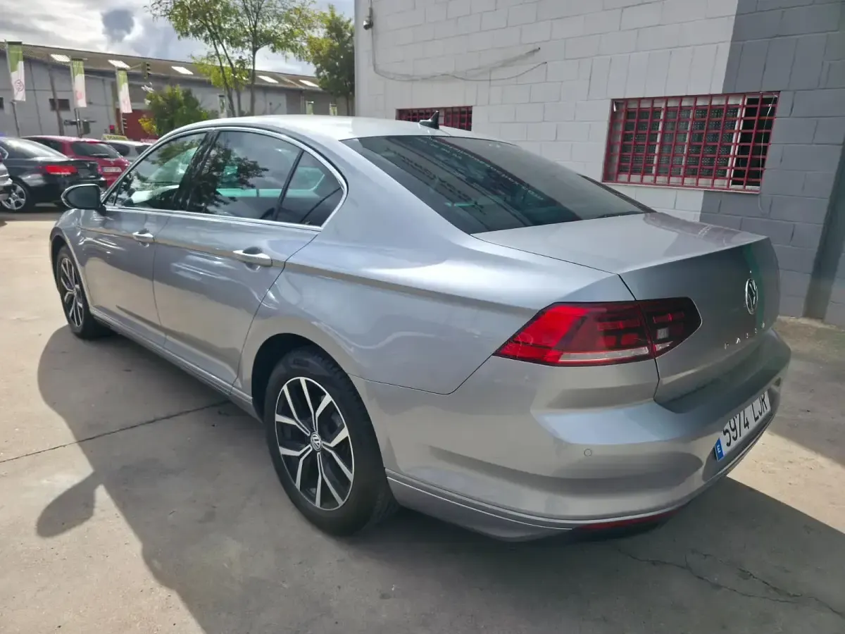 Usado VW Passat 150 CV (110 kW) 2020 Gris Berlina
