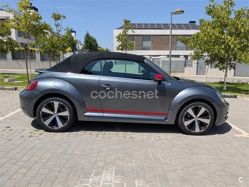 Usado VW Beetle Cabriolet Design 105 CV (77 kW) 2016 Gris / plata Descapotable