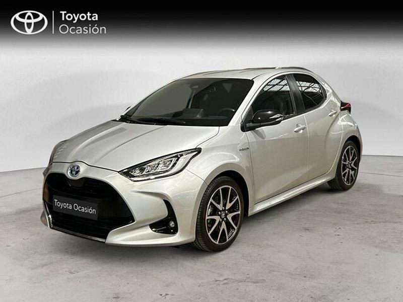 Gris / plata Usado 2021 Toyota Yaris Hybrid Style Berlina | 19.750 € (Precio justo) - Imagen 1/4