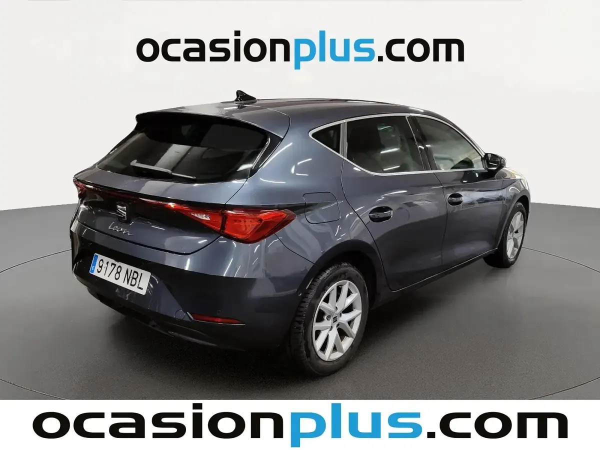 Usado Seat Leon Style 116 CV (85 kW) 2025 Gris Utilitario
