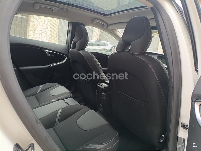 Usado Volvo V40 Momentum 150 CV (110 kW) 2013 Blanco Berlina