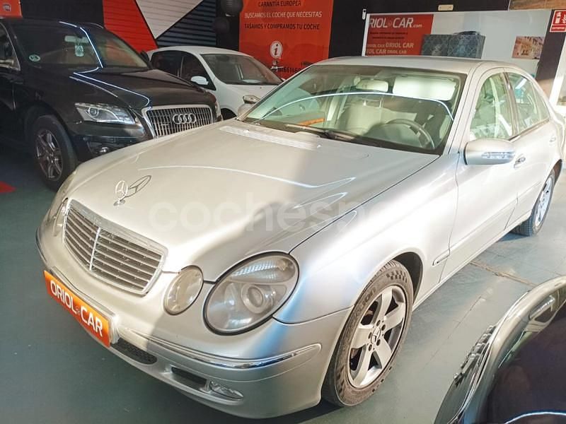 Gris / plata Usado 2004 Mercedes E270 Elegance Berlina | 3900 € (Buen precio) - Imagen 1/4