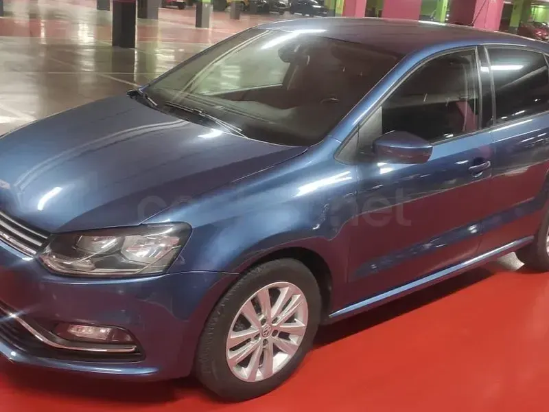 Usado VW Polo Advance 90 CV (66 kW) 2016 Azul Berlina
