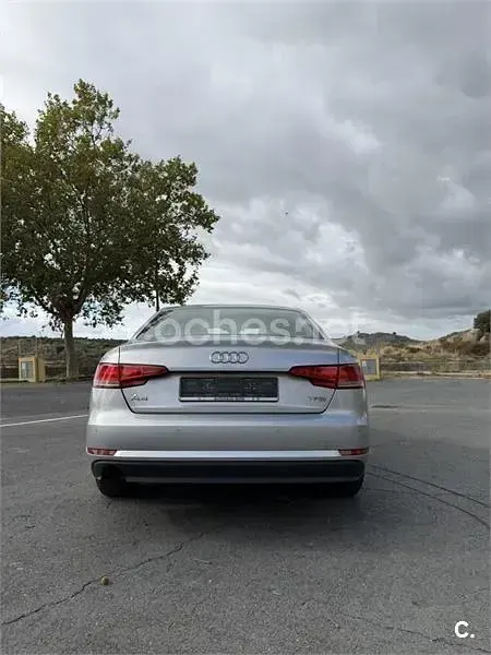 Usado Audi A4 150 CV (110 kW) 2017 Gris / plata Berlina