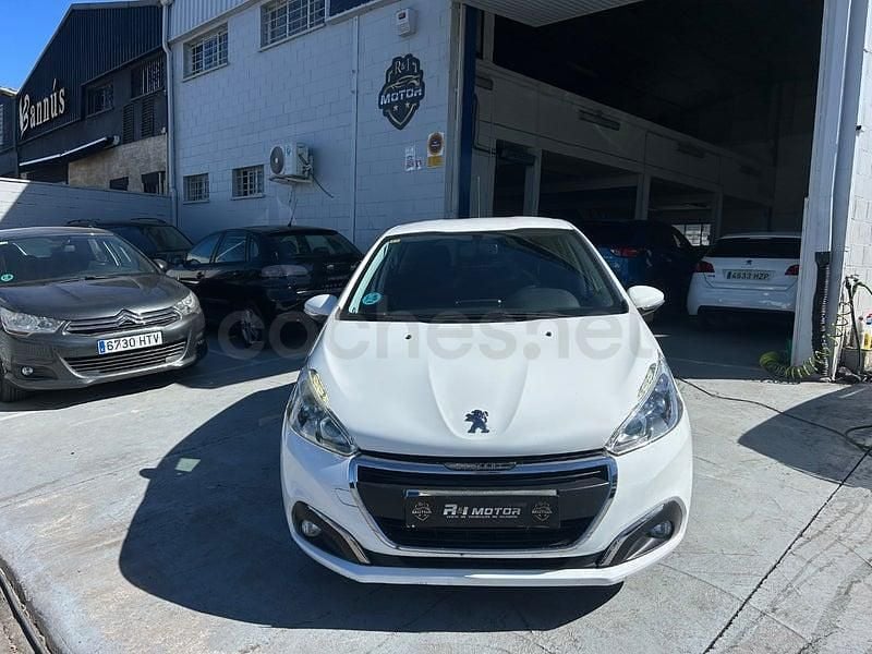 Begagnad Peugeot 208 Active 82 HK (60 kW) 2014 Vit Halvkombi