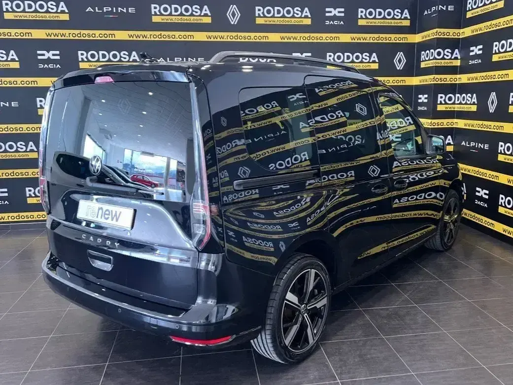 Usado VW Caddy Life 122 CV (89 kW) 2021 Negro Monovolumen