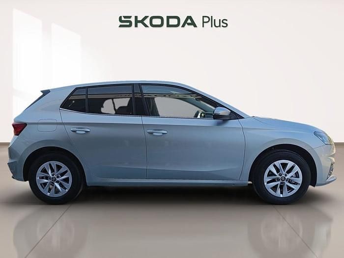 Usado Skoda Fabia Selection 115 CV (84 kW) 2025 Gris plata Utilitario