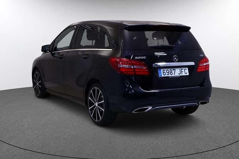 Usado Mercedes B200 AMG 136 CV (100 kW) 2015 Negro Monovolumen