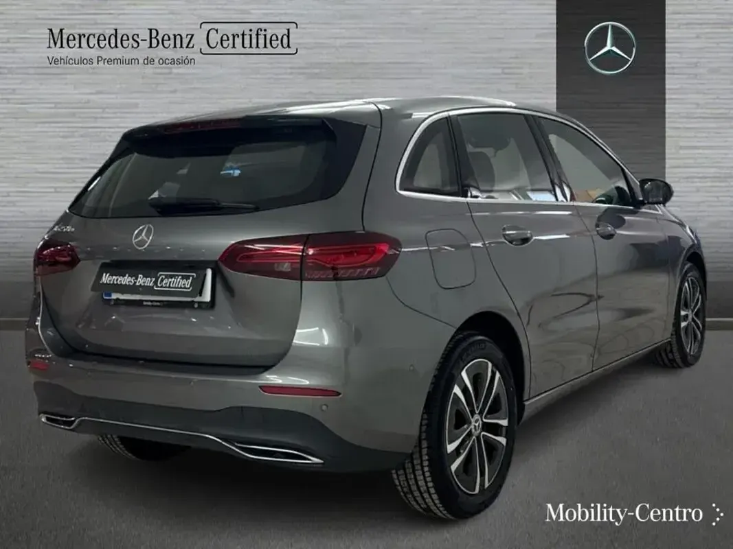 Usado Mercedes B250e 163 CV (119 kW) 2024 Gris montaña Utilitario