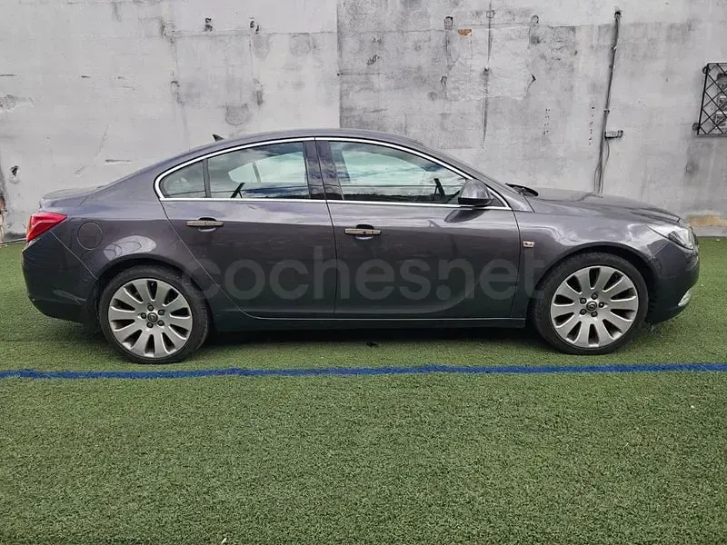 Usado Opel Insignia Cosmo 220 CV (161 kW) 2010 Gris / plata Berlina