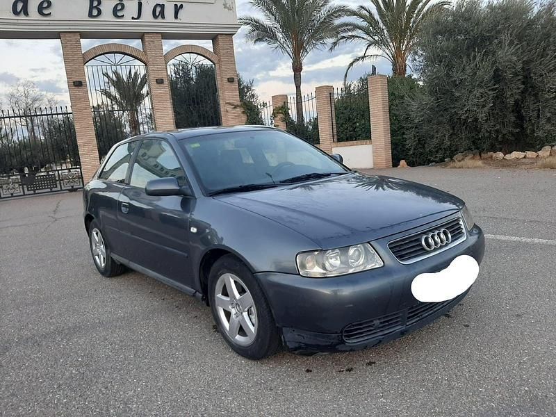 Usado Audi A3 Ambiente 131 CV (96 kW) 2001 Gris Utilitario