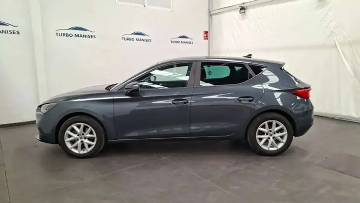 Usado Seat Leon ST Style 131 CV (96 kW) 2021 Gris Familiar