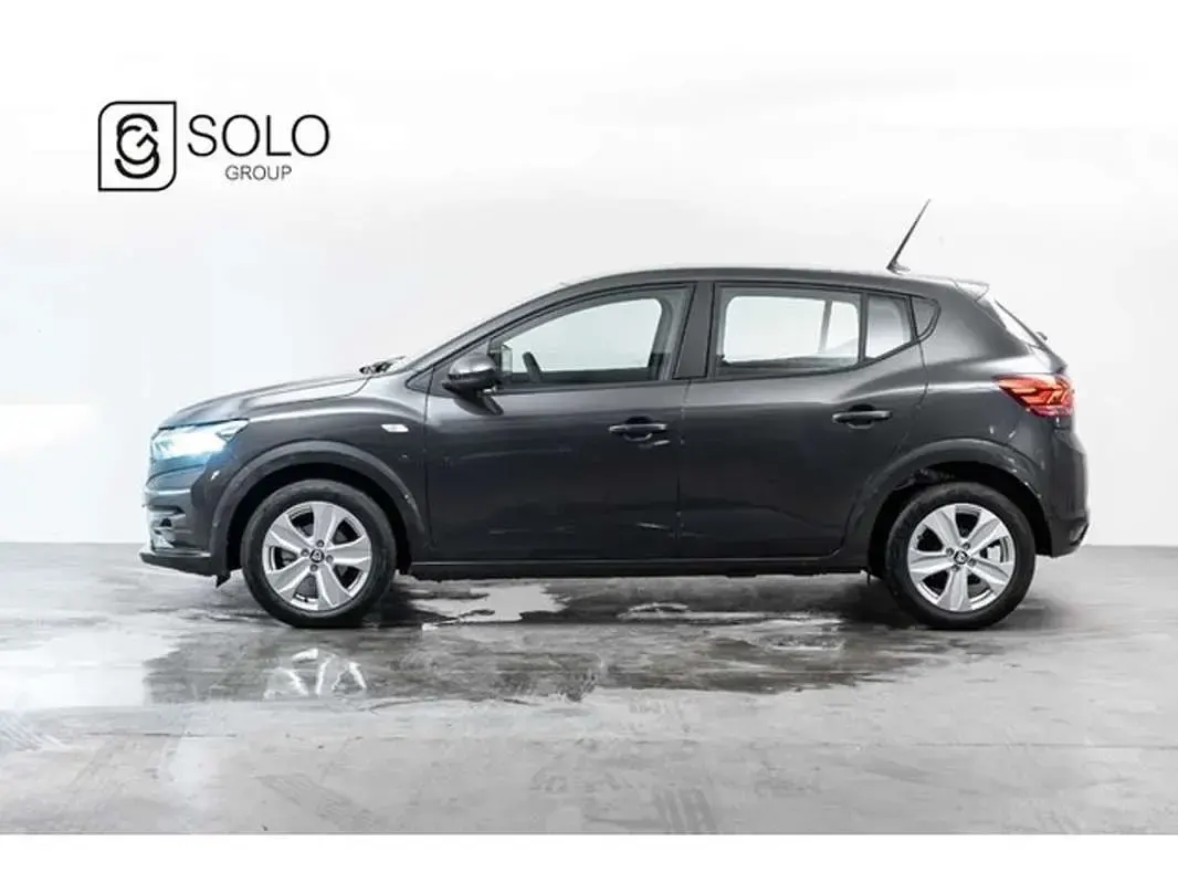 Usado Dacia Sandero Comfort 91 CV (66 kW) 2022 Negro Utilitario