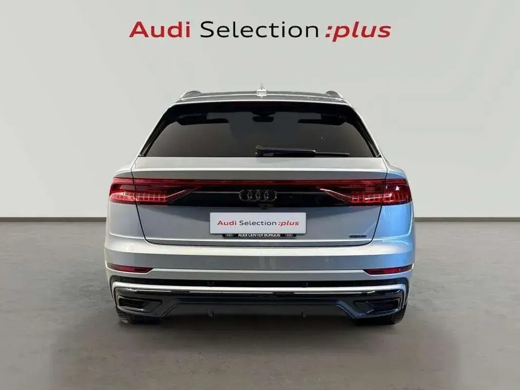 Usado Audi Q8 S-Line 286 CV (210 kW) 2023 Plateado SUV