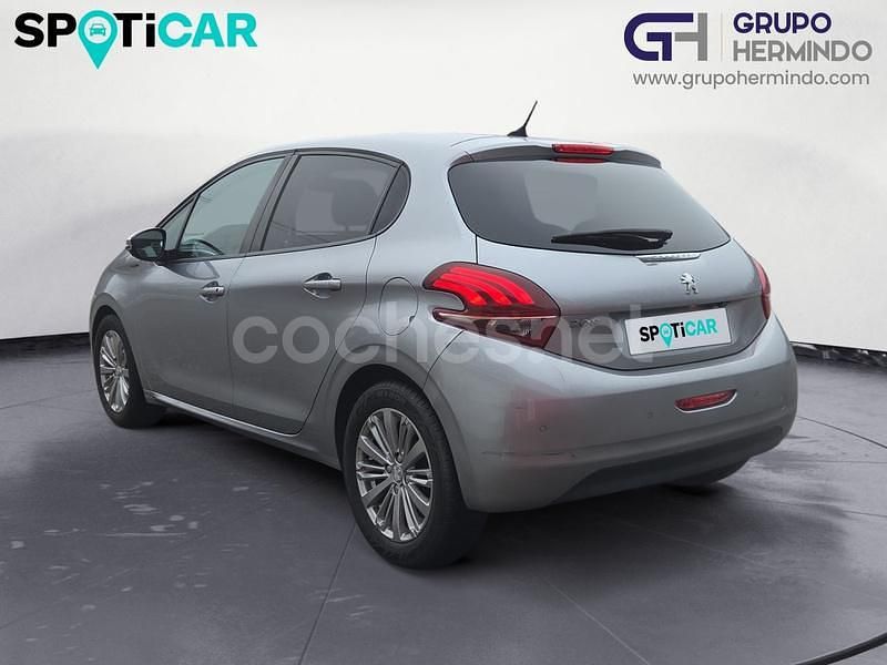 Usado Peugeot 208 Signature Sky 82 CV (60 kW) 2019 Gris / plata Utilitario