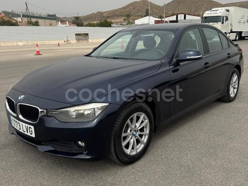 Usado BMW 318 143 CV (105 kW) 2014 Azul Berlina