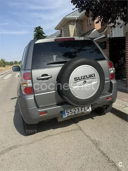 Usado Suzuki Grand Vitara 106 CV (77 kW) 2007 Gris / plata SUV