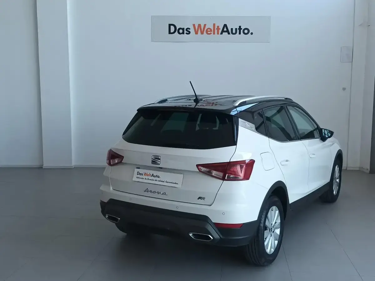 Usado Seat Arona Ecomotive 110 CV (80 kW) 2021 Blanco SUV