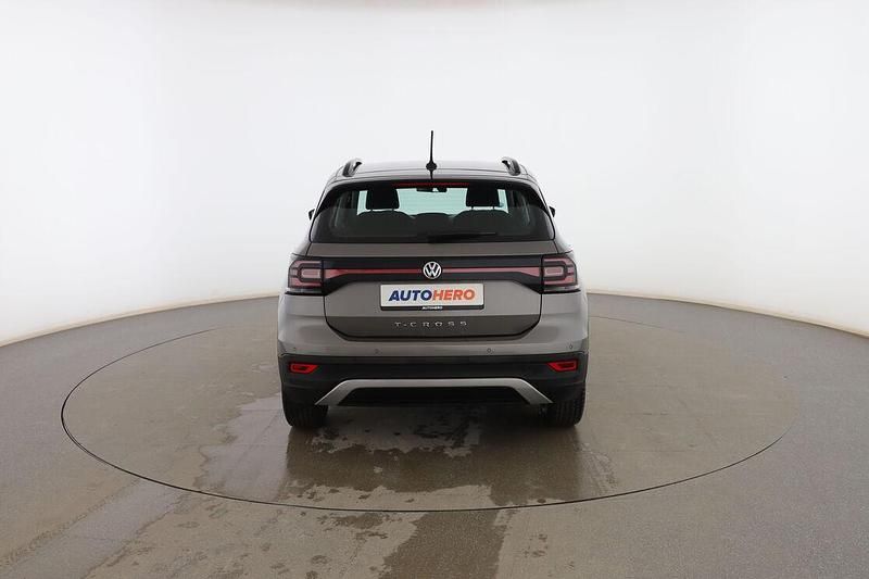Usado VW T-Cross Advance 116 CV (85 kW) 2020 Gris SUV