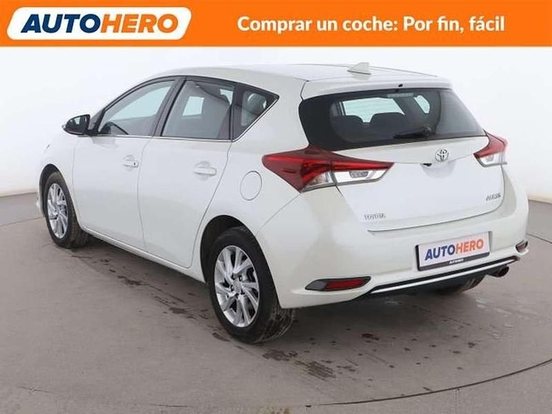 Usado Toyota Auris Active 116 CV (85 kW) 2016 Blanco Berlina