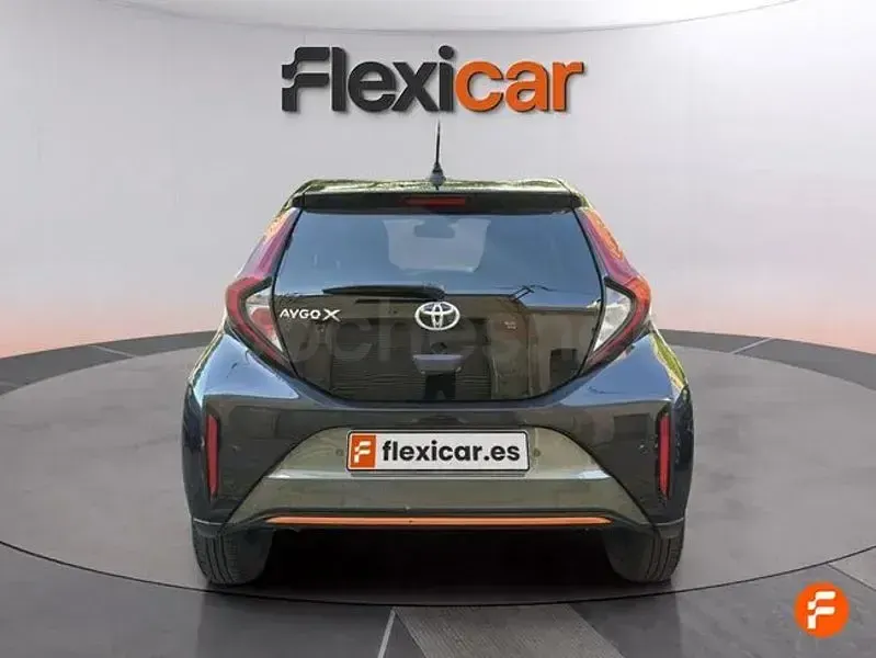 Usado Toyota Aygo X Edition 72 CV (52 kW) 2022 Verde SUV