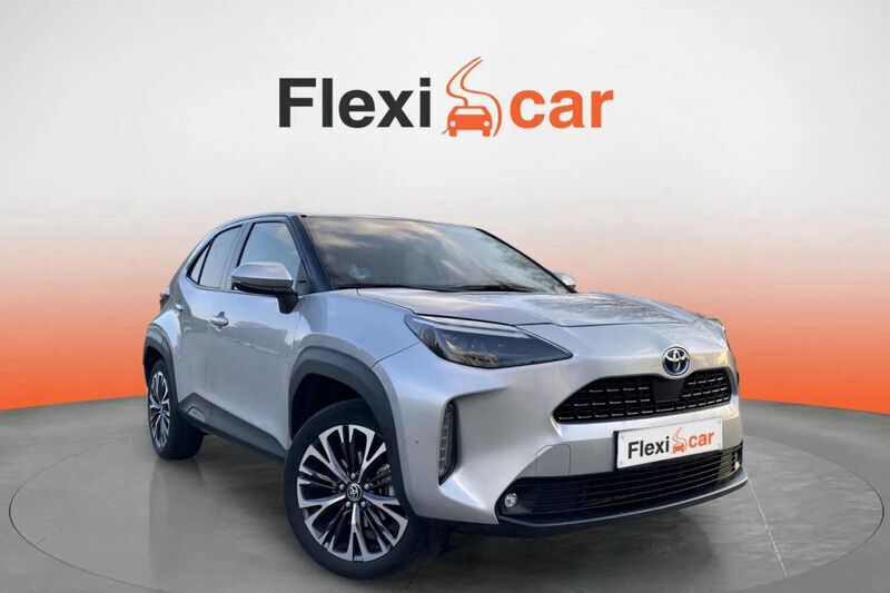 Gris Usado 2022 Toyota Yaris Hybrid Active | 19.990 € (Precio justo) - Imagen 1/4