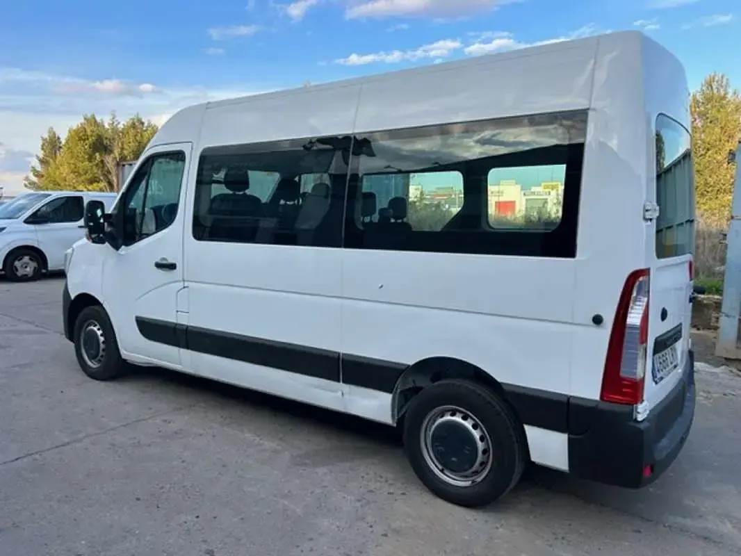 Usado Renault Master 135 CV (99 kW) 2021 Blanco Monovolumen