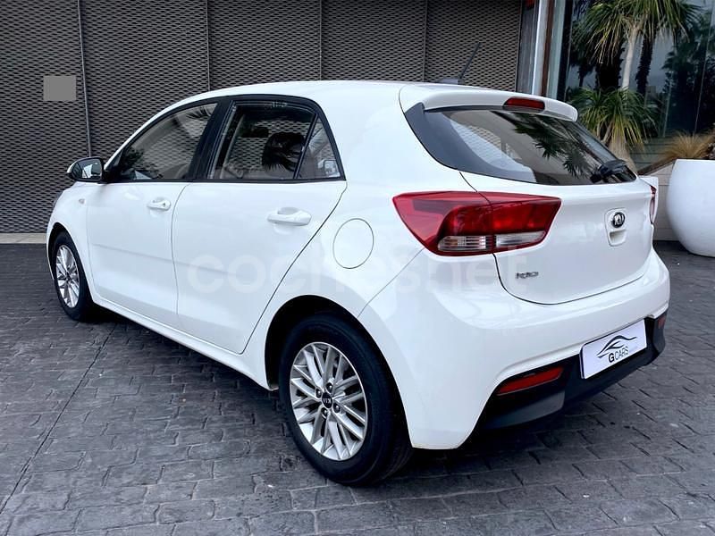Usado Kia Rio 84 CV (61 kW) 2021 Blanco Berlina