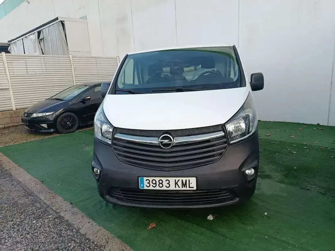 Usado Opel Vivaro Expression 120 HP (88 kW) 2018 Branco Monovolume