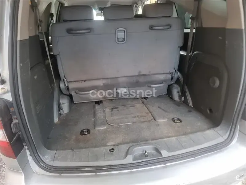 Usado SsangYong Rodius Limited 165 CV (121 kW) 2005 Gris / plata Monovolumen
