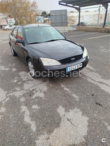 Usado Ford Mondeo Trend 125 CV (91 kW) 2002 Negro Berlina