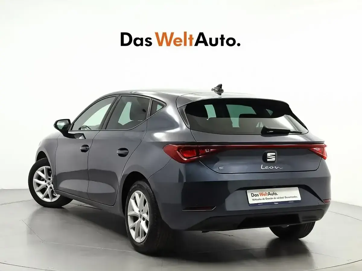 Usado Seat Leon Style 130 CV (95 kW) 2022 Gris